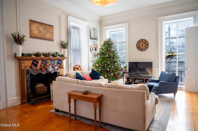 21 Front Street 2, Schenectady, NY 12305