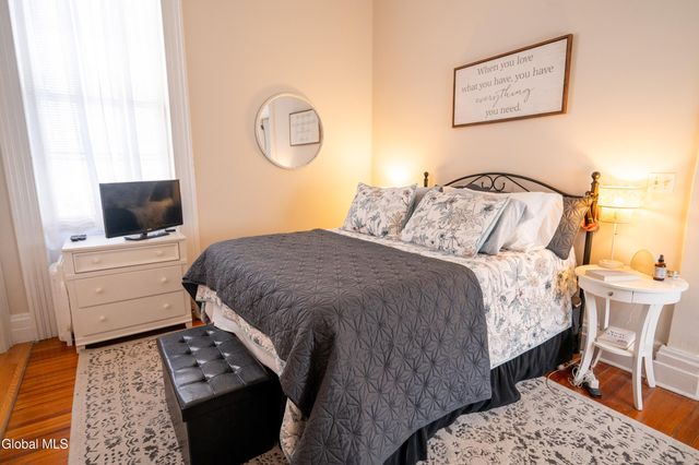 21 Front Street 2, Schenectady, NY 12305