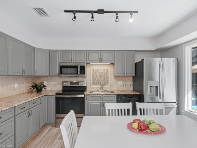 2060 Sheffield AVE, Marco Island, FL 34145