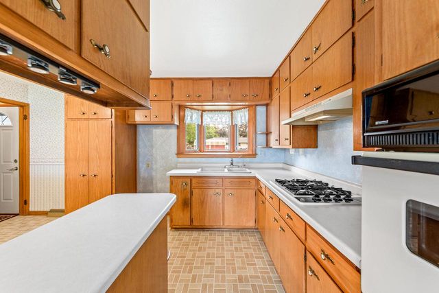 2715 Hilltop COURT, East Troy, WI 53120