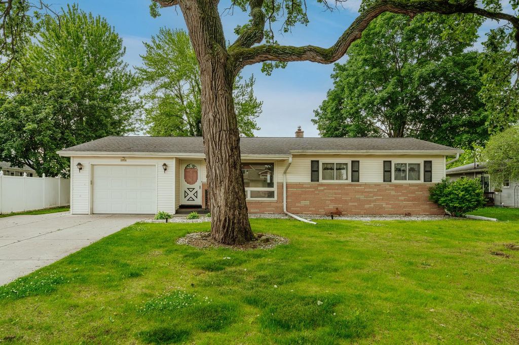 2715 Hilltop COURT, East Troy, WI 53120