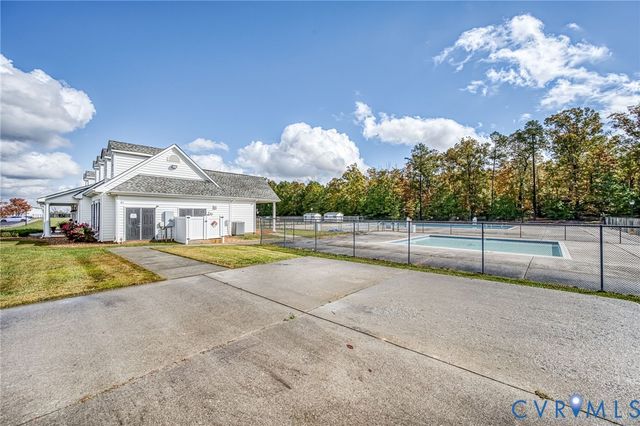 2077 Forest Cir, Aylett, VA 23009