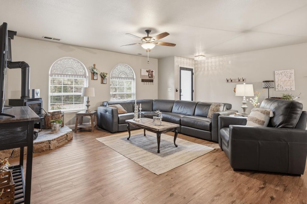 Image 7 of property listing at 35913 Road 222, Wishon, CA 93669