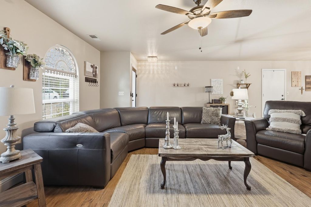 Image 9 of property listing at 35913 Road 222, Wishon, CA 93669