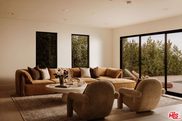 2380 Venus Drive, Los Angeles, CA 90046