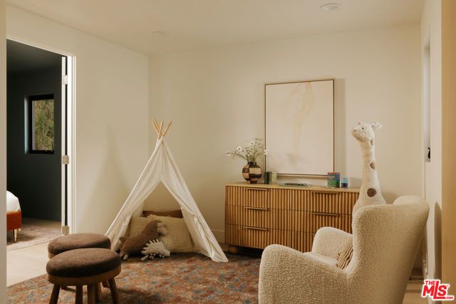 2380 Venus Drive, Los Angeles, CA 90046