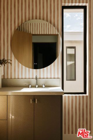 2380 Venus Drive, Los Angeles, CA 90046