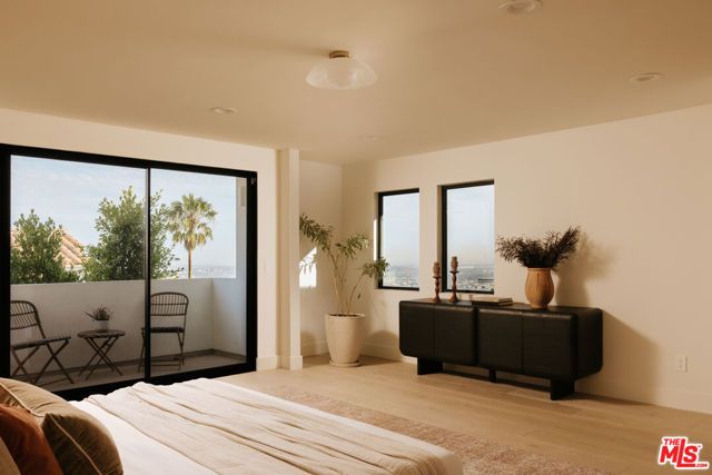 2380 Venus Drive, Los Angeles, CA 90046