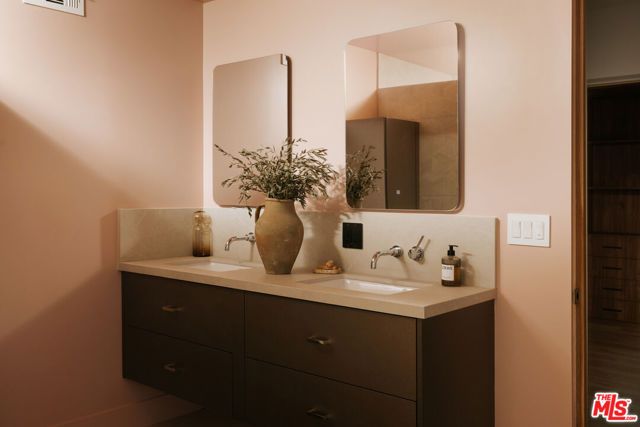 2380 Venus Drive, Los Angeles, CA 90046