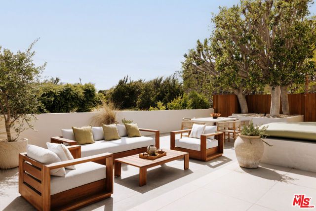 2380 Venus Drive, Los Angeles, CA 90046