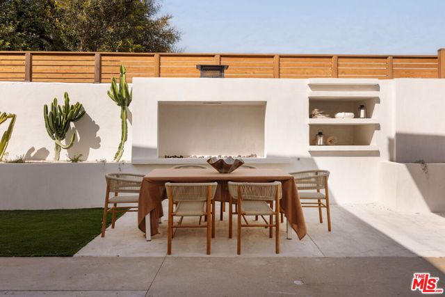 2380 Venus Drive, Los Angeles, CA 90046