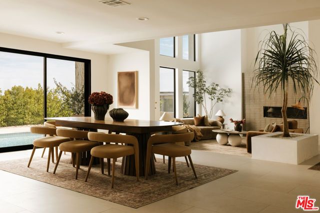 2380 Venus Drive, Los Angeles, CA 90046