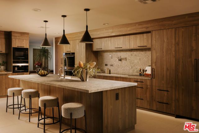 2380 Venus Drive, Los Angeles, CA 90046