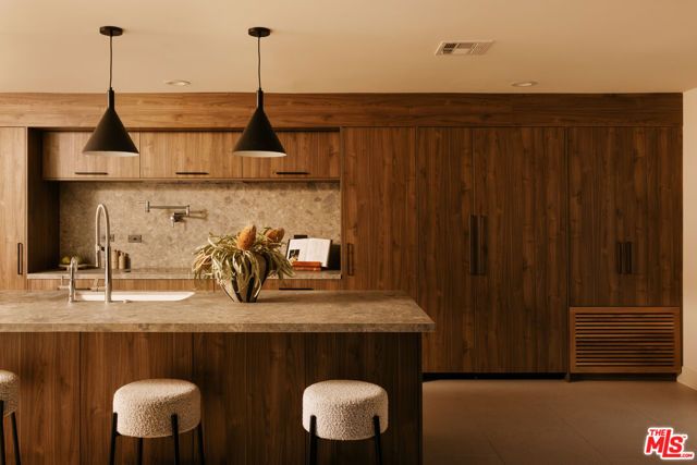 2380 Venus Drive, Los Angeles, CA 90046