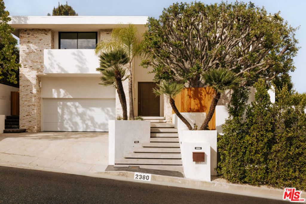 2380 Venus Drive, Los Angeles, CA 90046