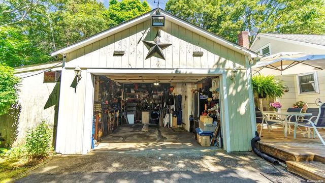 15 Fairview Avenue, Westhampton Beach, NY 11978