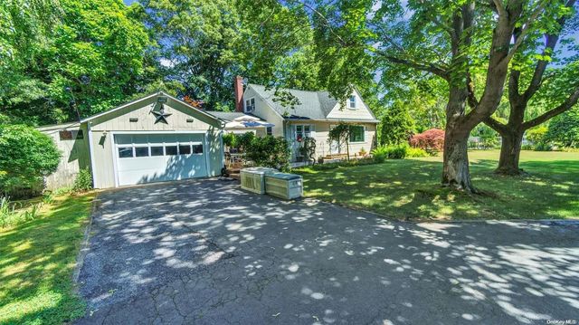 15 Fairview Avenue, Westhampton Beach, NY 11978
