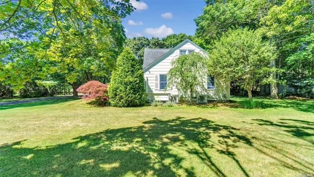 15 Fairview Avenue, Westhampton Beach, NY 11978