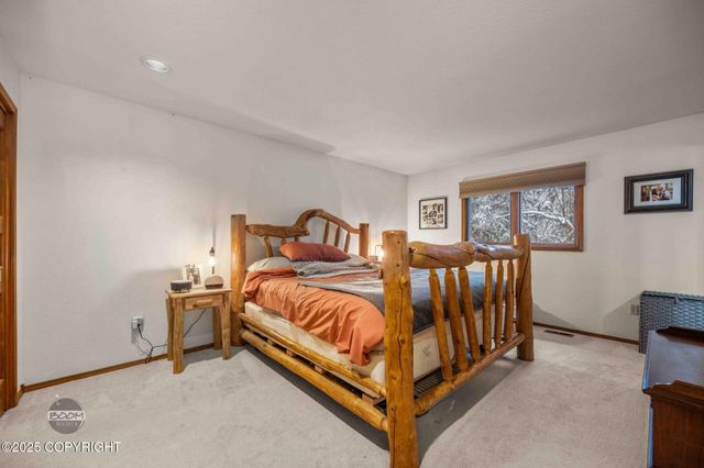 19752 S Montague Loop, Eagle River, AK 99577