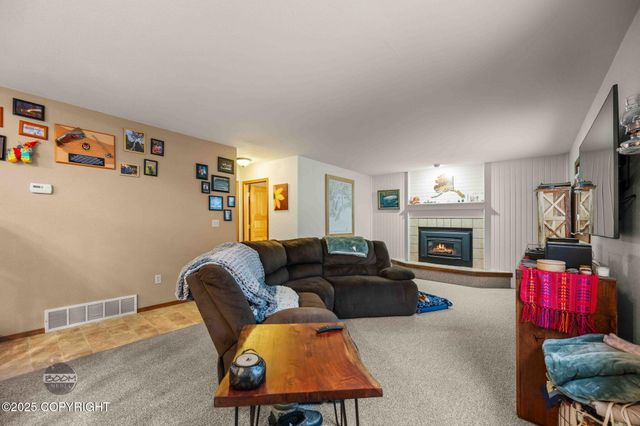 19752 S Montague Loop, Eagle River, AK 99577