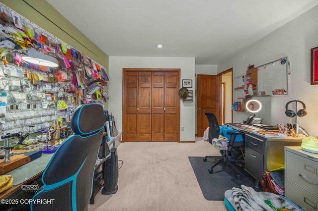 19752 S Montague Loop, Eagle River, AK 99577