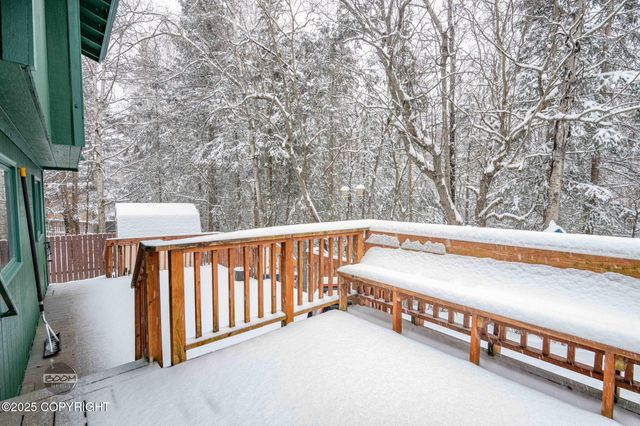 19752 S Montague Loop, Eagle River, AK 99577