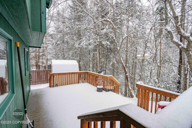 19752 S Montague Loop, Eagle River, AK 99577