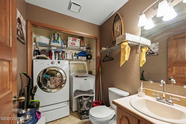 19752 S Montague Loop, Eagle River, AK 99577