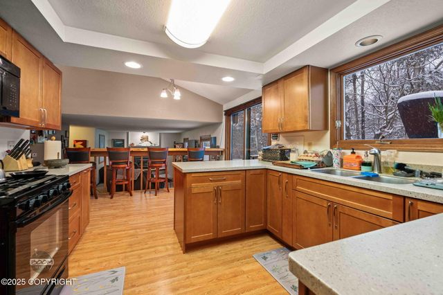 19752 S Montague Loop, Eagle River, AK 99577