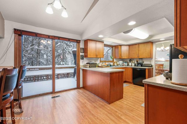 19752 S Montague Loop, Eagle River, AK 99577