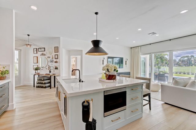 605 Masters Way, Palm Beach Gardens, FL 33418