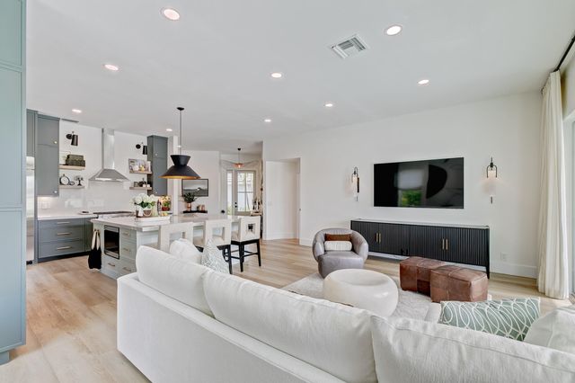 605 Masters Way, Palm Beach Gardens, FL 33418