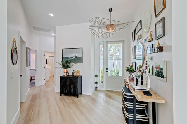 605 Masters Way, Palm Beach Gardens, FL 33418