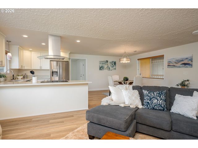 1452 Ne CENTURION Dr, Gresham, OR 97030