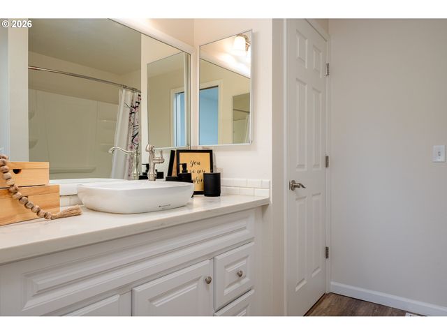 1452 Ne CENTURION Dr, Gresham, OR 97030