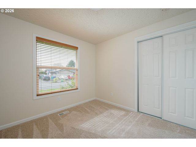 1452 Ne CENTURION Dr, Gresham, OR 97030