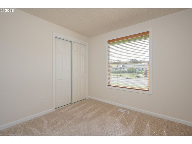 1452 Ne CENTURION Dr, Gresham, OR 97030