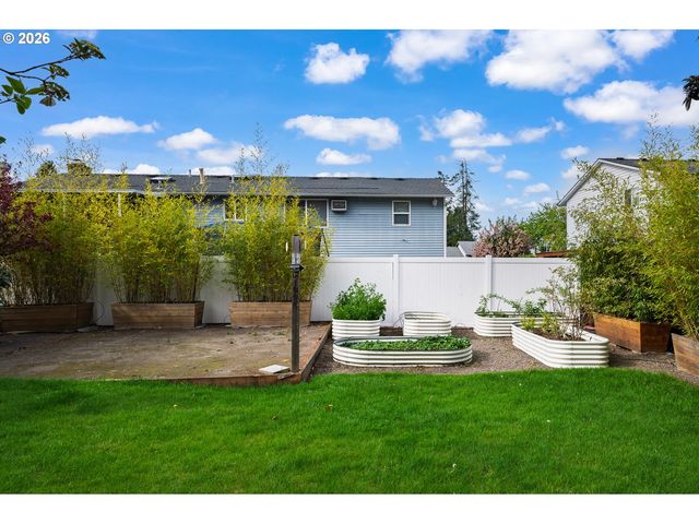 1452 Ne CENTURION Dr, Gresham, OR 97030