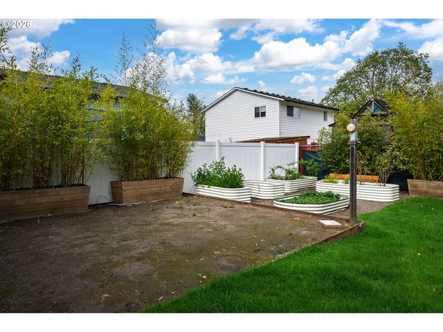 1452 Ne CENTURION Dr, Gresham, OR 97030