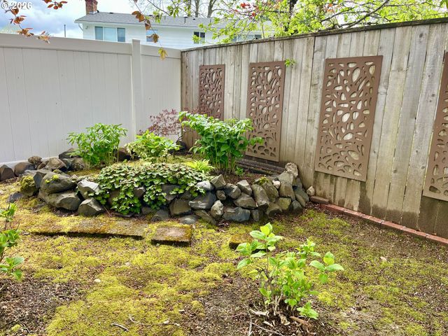 1452 Ne CENTURION Dr, Gresham, OR 97030