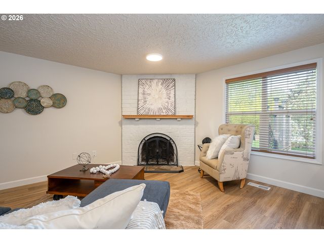 1452 Ne CENTURION Dr, Gresham, OR 97030