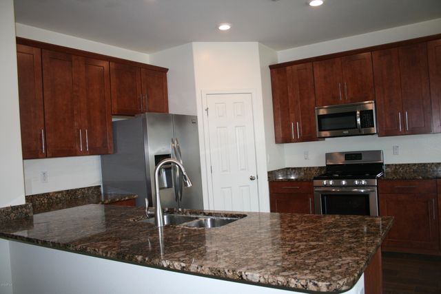 10765 W BRONCO Trail, Peoria, AZ 85383