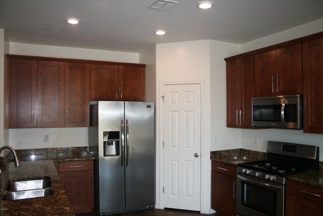 10765 W BRONCO Trail, Peoria, AZ 85383