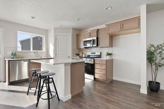 10079 Longtail Drive, Nampa, ID 83687