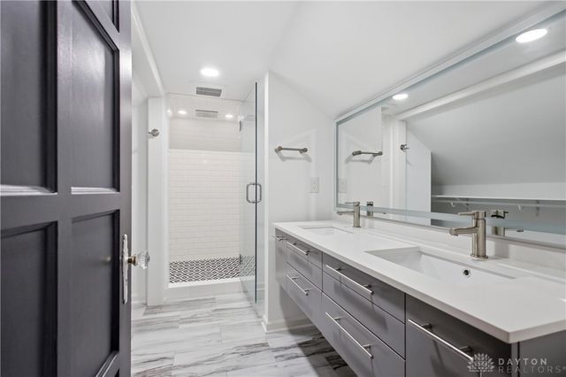 235 Claranna Avenue, Oakwood, OH 45419