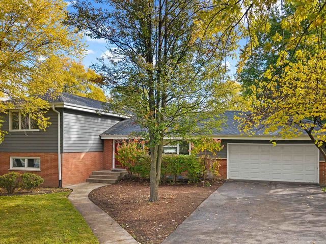 105 E ELAINE Circle, Prospect Heights, IL 60070