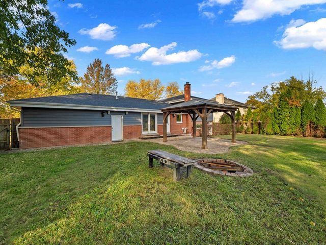 105 E ELAINE Circle, Prospect Heights, IL 60070