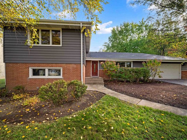 105 E ELAINE Circle, Prospect Heights, IL 60070