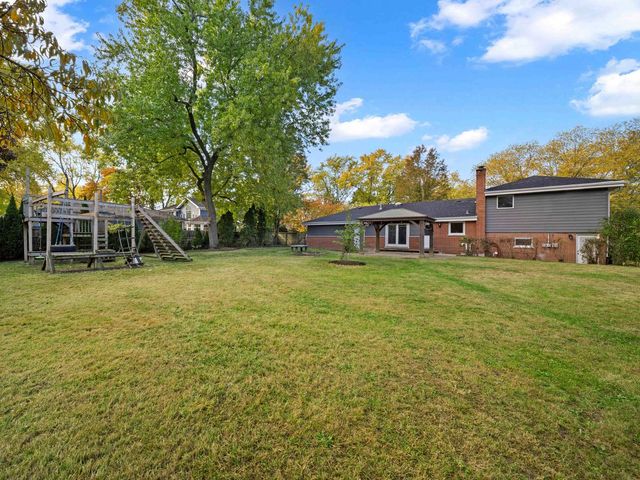 105 E ELAINE Circle, Prospect Heights, IL 60070