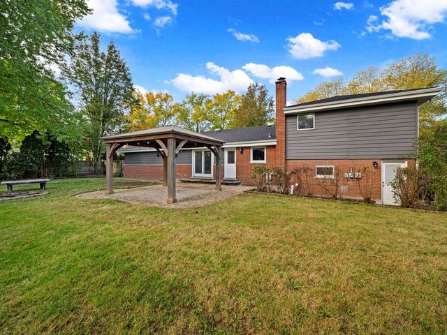 105 E ELAINE Circle, Prospect Heights, IL 60070